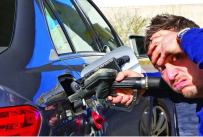 Có thực chạy xe khi xăng gần hết sẽ gây hại cho động cơ?
